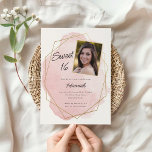 Convite Aniversário do Elegante Pink Watercolor Sweet 16 F<br><div class="desc">Este design moderno apresenta um cabeçalho de script e seu texto personalizado em uma abertura de cor d'água esboçada em um quadro em forma geométrica dourada. Use o formulário modelo para adicionar seu texto. Os menus avançados de edição, acessados através da Ferramenta Design, permitirão que você altere as fontes e...</div>