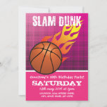 Convite Aniversário do Esporte de Basquete Dunk Pink Kids<br><div class="desc">Crianças personalizadas convidadas para o aniversário de basquetebol com uma bola de basquete no fogo e um fundo de gradiente rosa a meio tom,  todo o texto pode ser personalizado para se adequar ao seu estilo.</div>