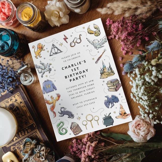 Convite Aniversário do Ícone de Harry Potter (Invitation on simulated table)