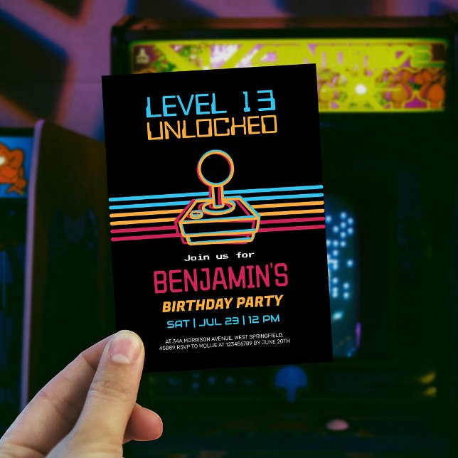 Convite Aniversário do Menino Jogador de Vídeo Game Retrô (Criador carregado)