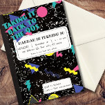 Convite Aniversário dos anos 90, Notebook retrô composto<br><div class="desc">Este convite de aniversário dos anos 90 é "levá-lo de volta aos anos 90", com um design de notebook composto falso. As formas coloridas trazem toda a nostalgia dos anos 90. Quer seja um aniversário de 30 anos, aniversário de 40 anos ou qualquer ocasião especial, este convite dos 90 irá...</div>