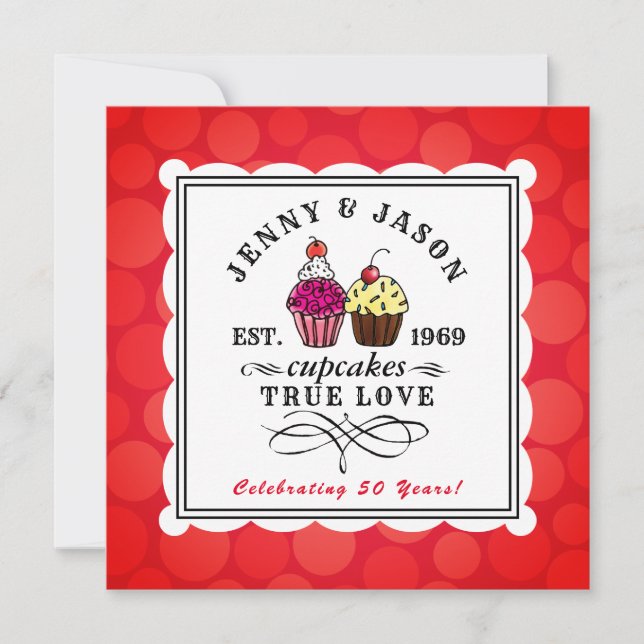 Convite Aniversário dourado engraçado do cupcake doce 50th (Frente)