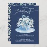 Convite Aniversário Floral Azul Elegante Chá<br><div class="desc">Belo buquê azul floral em uma xícara azul clara de chá em um fundo azul marinho para uma festa de aniversário.  Sacudir nosso convite para ver um floral coordenador de volta para um toque especial extra.</div>