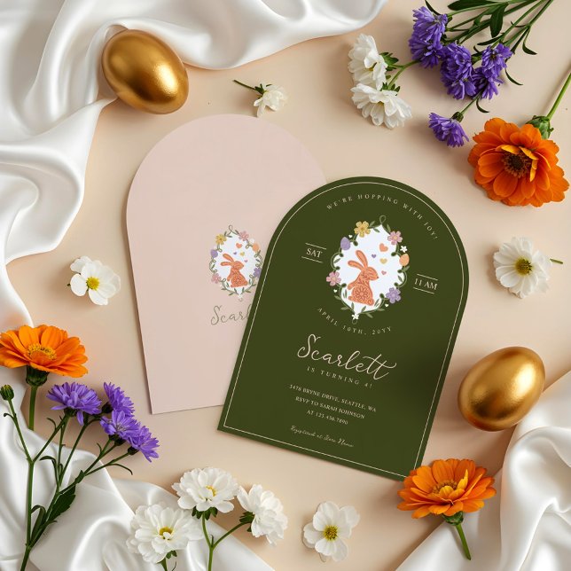 Convite Aniversário Floral de Primavera de Coelhinho de Pá (Elegant Easter Bunny Crest Spring Floral BirtElegant Easter Bunny Crest Spring Floralhday Invitation)