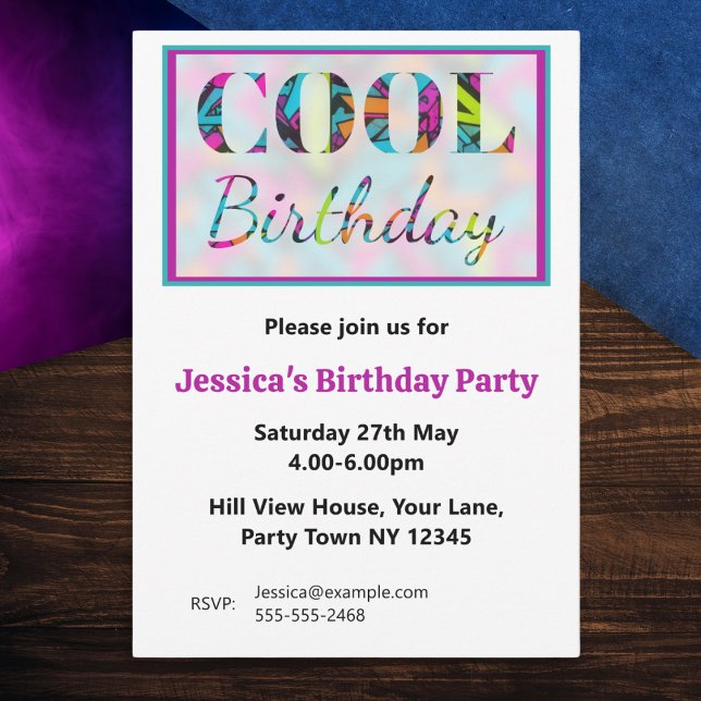 Convite Aniversário Legal Colorido do Grafite Moderno (A custom birthday party invitation, with graffiti style background within the words 'cool birthday')