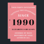 Convite Aniversário Personalizado 1990 Adicione Seu Nome R<br><div class="desc">Para esses nasceres em 1990 e celebrando a sua festa de aniversário, temos o cartão de convite de aniversário ideal. O fundo cor-de-rosa com um design branco e preto é simples e, no entanto, elegante. Personalize facilmente o texto na frente e na parte traseira deste cartão de convite de aniversário...</div>