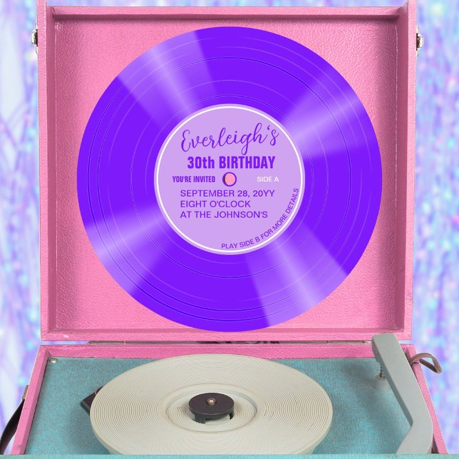 Convite Aniversário Único do Registro de Vinilo Roxo (Purple color vinyl record pop birthday invitation with purple label)