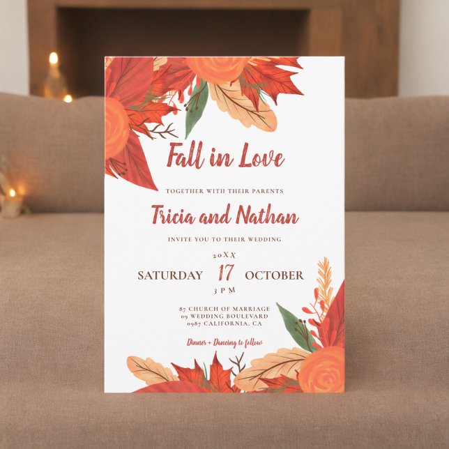 Convite Apaixonado pelo casamento da tipografia floral ver (Fall in love orange red floral typography wedding invitation)