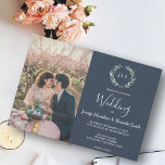 Convite Aquarela deixa marinho azul  fotografia monograma<br><div class="desc">Monograma de cor d'água elegante botânico, azul marinho, convite de casamento com sua própria foto. Para primavera, verão, outono ou casamento no inverno. Design de aquarela verde do ramo de oliveira no cartão branco. Você pode facilmente adicionar sua própria foto para torná-la muito pessoal e exclusiva e adicionar seu próprio...</div>