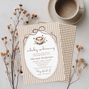 Convite Aquarela Elegante um bebê está preparando café mar
