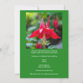 Convite Aquilegia Vermelha Nativa sobre Verde