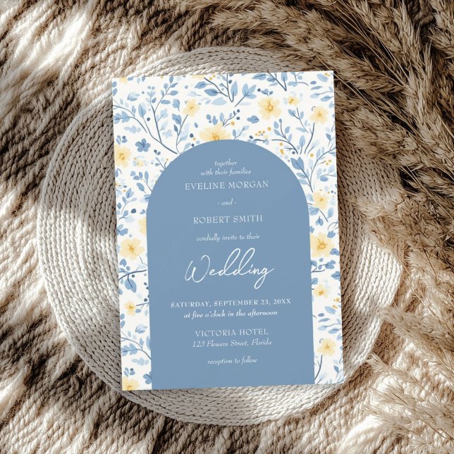 Convite Arca colorida de flores de algodão azuis e amarela (Colorful blue and yellow cottage flowers arch invitation)