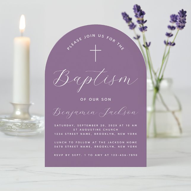 Convite Arch Baptism Dusty Roxo Script Moderno e Cruz (Criador carregado)