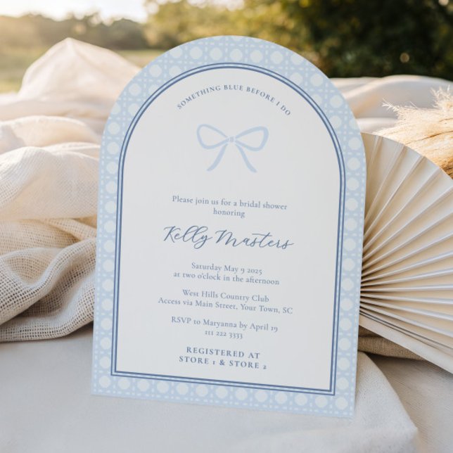 Convite Arch Simples Algo Chá de casamento Arco Azul (Elegant bow something blue before I do arch wedding shower invitations with wicker print )
