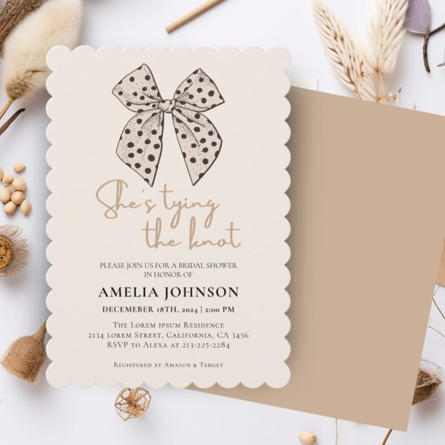 Convite Arco bege Ela está amarrando o Chá de panela (Criador carregado)