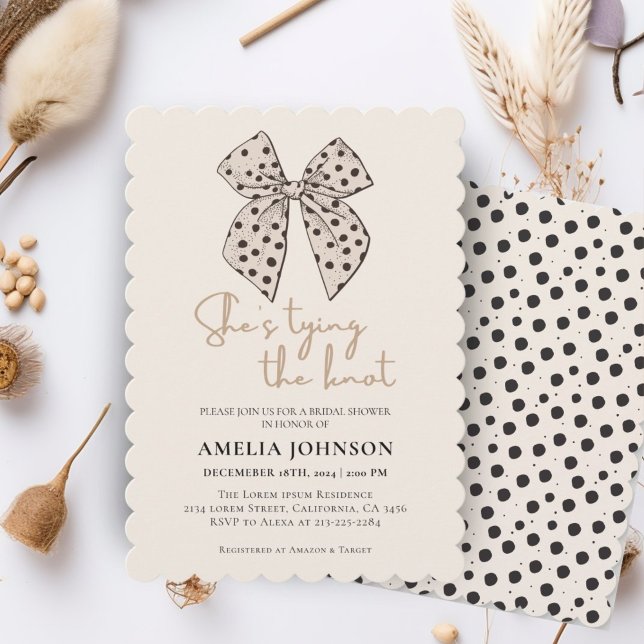 Convite Arco bege Ela está amarrando o Chá de panela (Criador carregado)