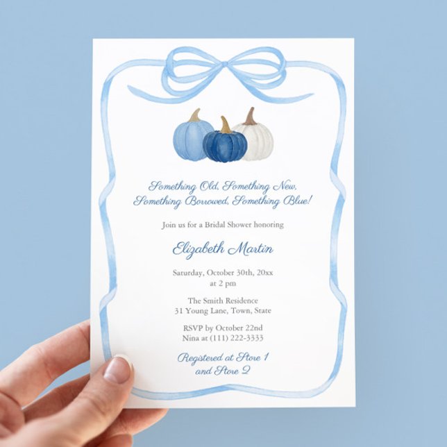 Convite Arco de Abóbora de Queda Algo Chá de panela Azul (Something Old New Borrowed Blue Pumpkins Bridal Shower Party Invitation With Coquette Bow)