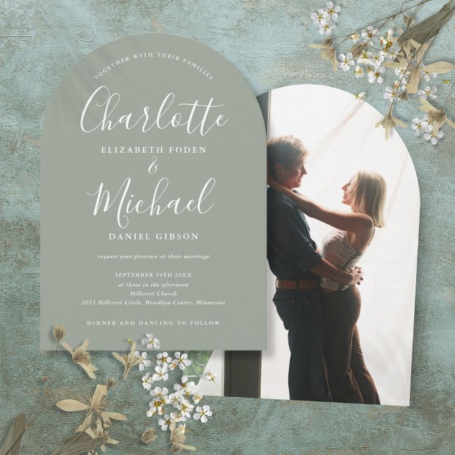 Convite Arco de casamento com foto e texto em verde sage (Sage Green Signature Script Photo Arch Wedding Invitation)