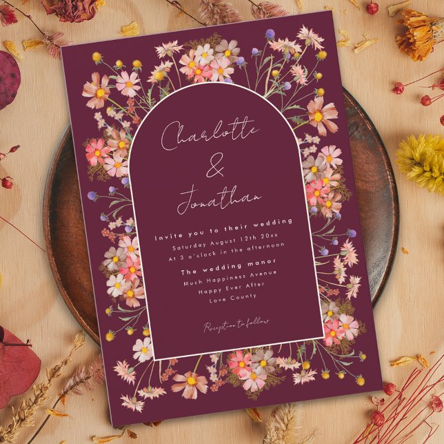 Convite Arco de Flor Silvestre Borgonha Laranja Queimada C (Elegant wildflower arch burgundy burnt orange fall wedding invitation )