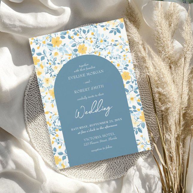 Convite Arco de flores azuis e amarelas de algodão (Watercolor blue and yellow cottage flowers arch invitation)