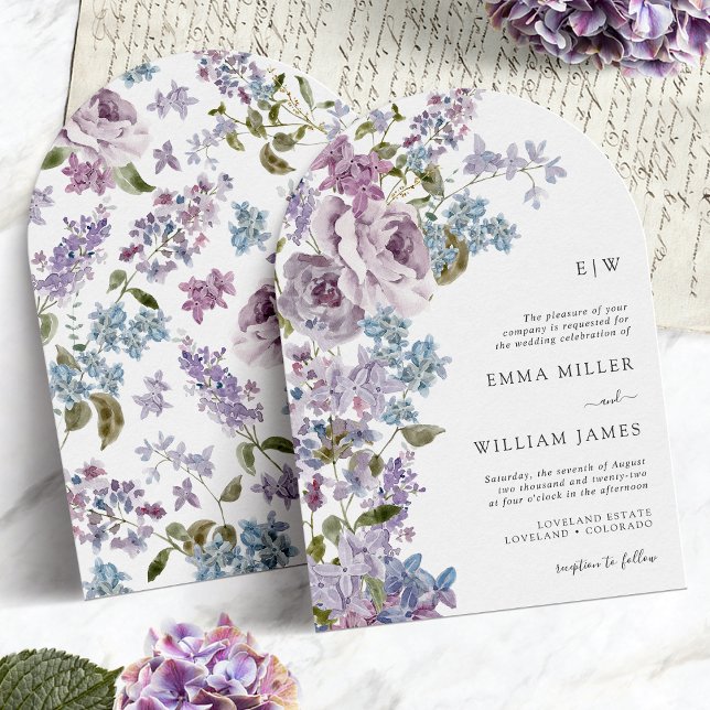 Convite Arco de Noiva Lilás Monogramado (Monogrammed Lilac Floral Arch Wedding Invitation by Painted Paperie
)