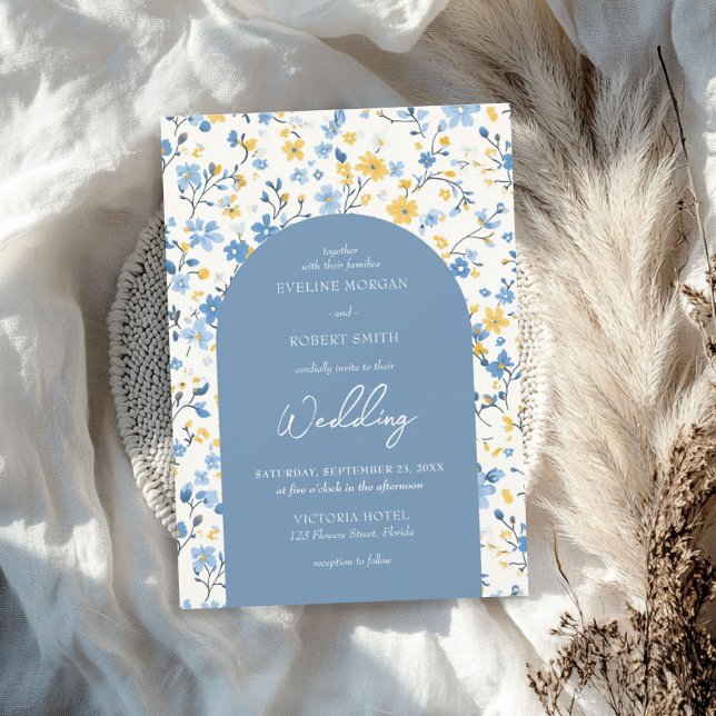 Convite Arco Elegante de flores de algodão azuis e amarela (Elegant Boho blue and yellow cottage flowers arch Invitation)