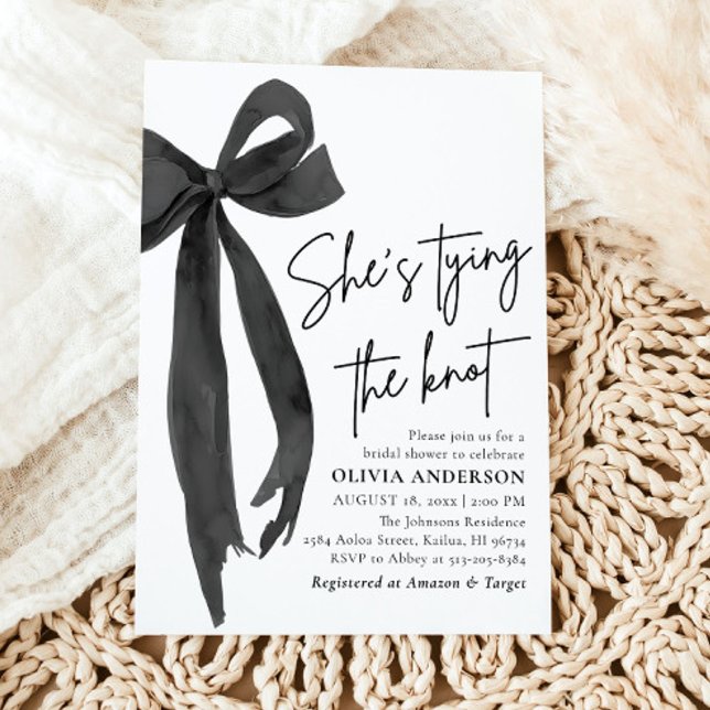 Convite Arco Preto, ela é Chá de panela de Casando (Watercolor Modern Cute Black Bow Ribbon Coquette She's Tying the Knot Bridal Shower Invitation)