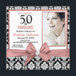 Convite arco rosa dourado damasco preto 50ª foto de aniver<br><div class="desc">Damasco preto arco rosa | 50º Aniversário. Cinquenta e fabuloso! Um belo e elegante arco rosa-rosa-rosa-ouro preto branco damasco 50º Convites de festas de aniversários que você pode personalizar e enviar sua cinquenta festa de festa de aniversário. No centro, arco rosa bonito com diamante brilhante. Substitua a foto da amostra...</div>