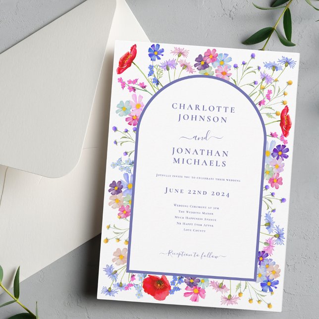 Convite Arco Roxo de Flor Silvestre Elegante (Colorful wildflower purple arch wedding invitation with elegant typography script)