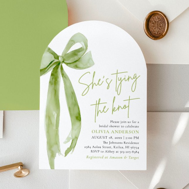 Convite Arco Verde Ela é Chá de panela de Arco de Casando (Modern Elegant Green Bow Ribbon Coquette She's Tying the Knot Bridal Shower Invitation)