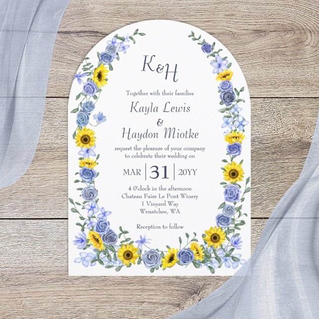 Convite Arcos de Casamento de Jardim de Rosa Azul-Luz (arched dusty blue roses and yellow sunflowers wedding invitations, blue monogram, elegant script)
