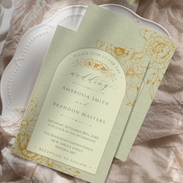 Convite Arranjo Floral Verde Sage Rústico Boho Casamento (An elegant boho sage green wedding invitation with an arch and gold flower outlines)