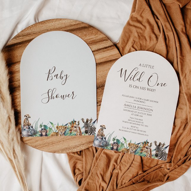 Convite Arrastou Um Chá de fraldas Safari Meio Selvagem (Modern Arched Wild One baby Shower Invitation, Safari Animals baby Shower Invite, Greenery Foliage)