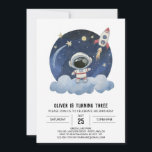 Convite Astronauta Blue Comet Kids Astronauta Birthday<br><div class="desc">Embarque em uma viagem celestial com nosso convite de aniversário do Blue Comet Kids Astronaut Boy! Este design charmoso combina perfeitamente o entusiasmo da trilha de um cometa com elementos adoráveis, criando um convite que é simultaneamente encantador e cativante. Imaginem o nome do vosso pequeno astronauta a tornar-se parte desta...</div>