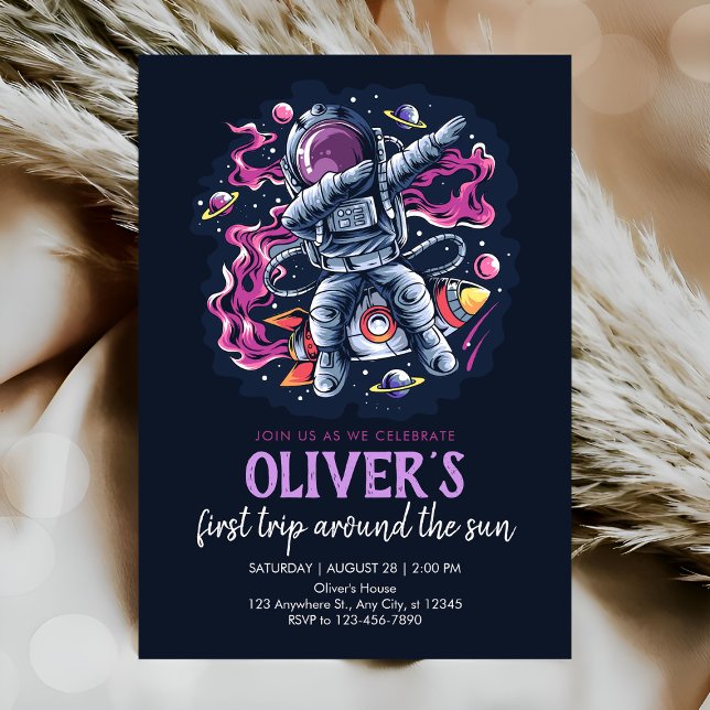 Convite Astronauta em um foguete espacial com estrelas e p (Criador carregado)
