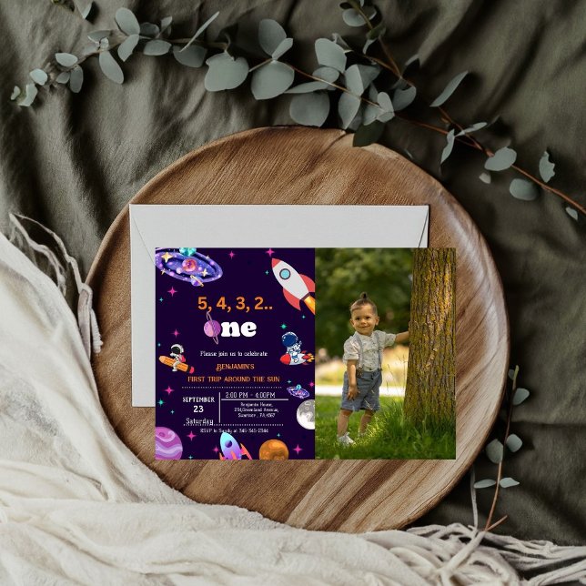 Convite Astronauta Space primeira viagem ao redor do anive (Criador carregado)