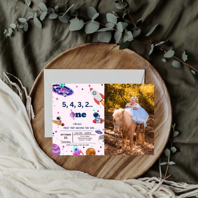 Convite Astronauta Space primeira viagem ao redor do anive (Criador carregado)