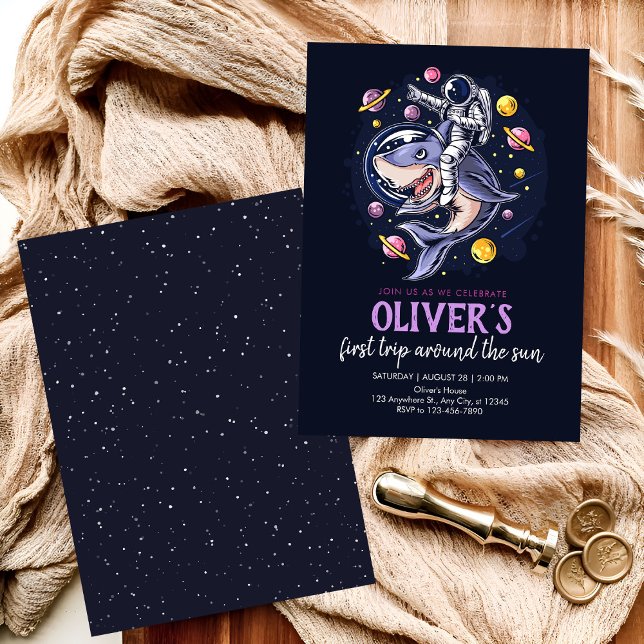 Convite Astronautas montam tubarão no espaço com os planet (Criador carregado)