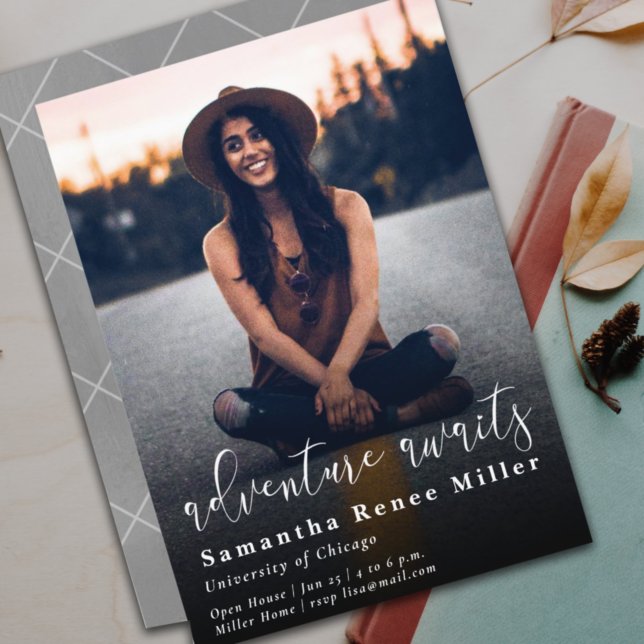 Convite Aventura Simples Aguarda Graduação de Fotos (Criador carregado)