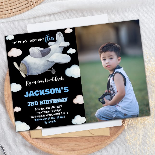 Convite Avião Invoca Aniversário Cinza Negra com Foto (Airplane Birthday Invitations Black Gray w Photo)
