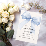 Convite Azul arco bege elegante Sweet 16<br><div class="desc">Um bege macio,  fundo colorido creme,  decorado com um grande arco azul claro. Personalize e adicione um nome e detalhes da parte.</div>