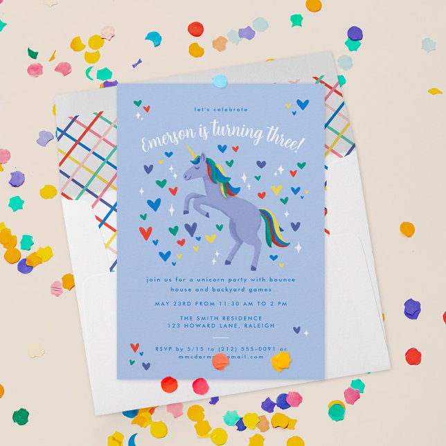 Convite Azul-Arco-Íris-Íris-Íris-Íris (this magical birthday party invitation has a pastel blue unicorn custom text and lots of hearts)