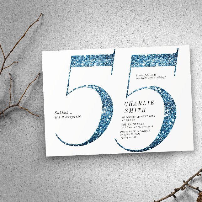 Convite Azul-brilhante moderno minimalista, brilho 55 anos (Modern minimalist faux blue glitter 55th birthday invitation)