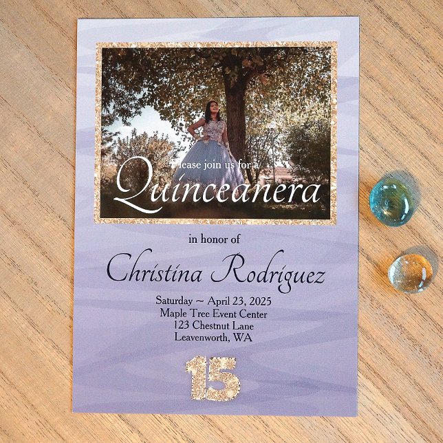 Convite Azul-claro, Dourado Brilhante 15 Quinceanera Foto (Dusty blue, baby blue and gold glitter 15, Quinceanera Invitations for Elegant light blue dress.)