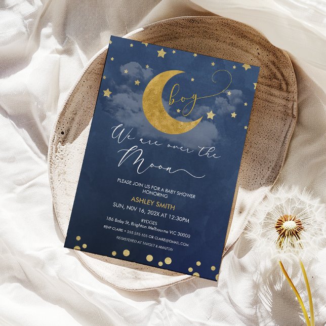 Convite Azul Escuro Dourado Estamos Sobre O Chá de fraldas (Dark We are Over the Moon Baby Shower Invitation Blue Gold Moon Themed Baby Shower, Moon and Stars)