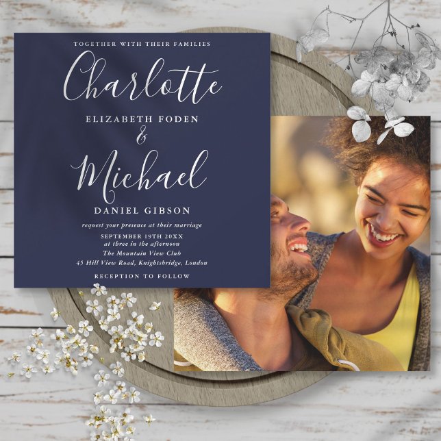 Convite Azul Marinho Elegante Capa de Casamento com Foto e (Navy Blue Elegant Signature Script Wedding Photo Invitation)