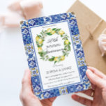 Convite Azulejos Mosaicos Chic Lemons 50º aniversário de c<br><div class="desc">Personalize este convite do Aniversário de Casamento de Limão com seus detalhes de forma fácil e rápida, basta pressionar o botão personalizá-lo para reorganizar e formatar o estilo e a colocação do texto. Apresentando uma corante aquática e uma bela coroa de limão mediterrânea e um belo mosaico de azure, design....</div>