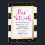 Convite Bandas brancas e pretas com Dourado Bat Mitzvah<br><div class="desc">Esses convites do na moda Bat Mitzvah apresentam listras pretas e brancas,  com uma falsa borda dourada e um confete de ouro falso correspondente. A tipografia moderna cor-de-rosa profunda acrescenta outro estilo de moda.</div>