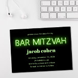 Convite Bar Mitzvah Brilhante Luzes Néon Verde Salvem A Da<br><div class="desc">O legal bar moderno mitzvah economiza o anúncio da data com "bar mitzvah" em luzes néon brilhantes e brilhantes sobre um fundo preto.</div>
