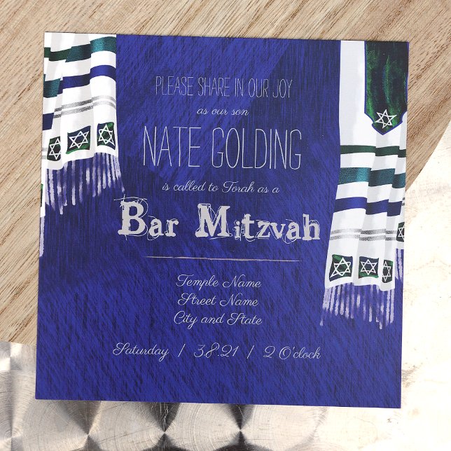 Convite Bar Mitzvah,  de oração prateada azul (Unique Royal Blue Square Bar Mitzvah Invitation with Striped Tallit Prayer Shawls, Striped Silver)